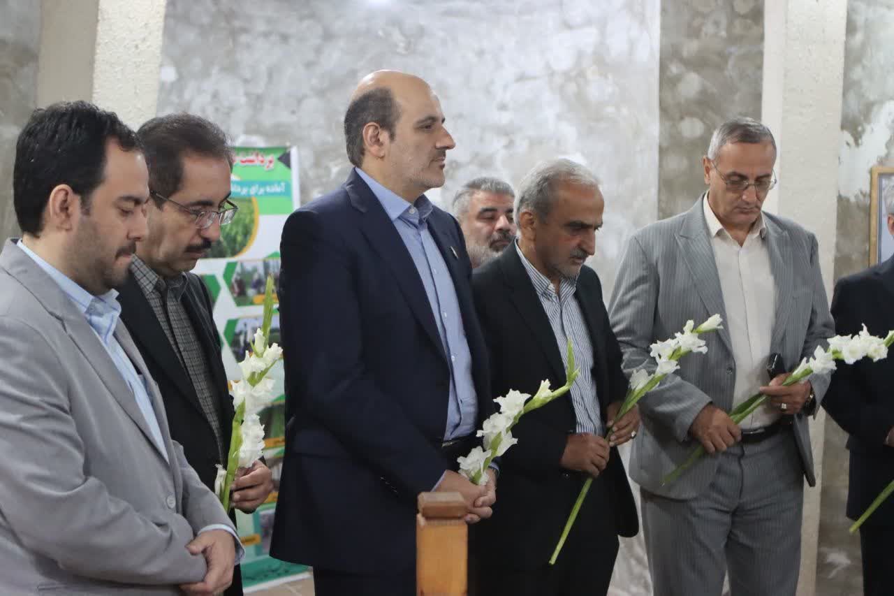 گلباران مزار پدر چای ایران با حضور مسئولان در لاهیجان
