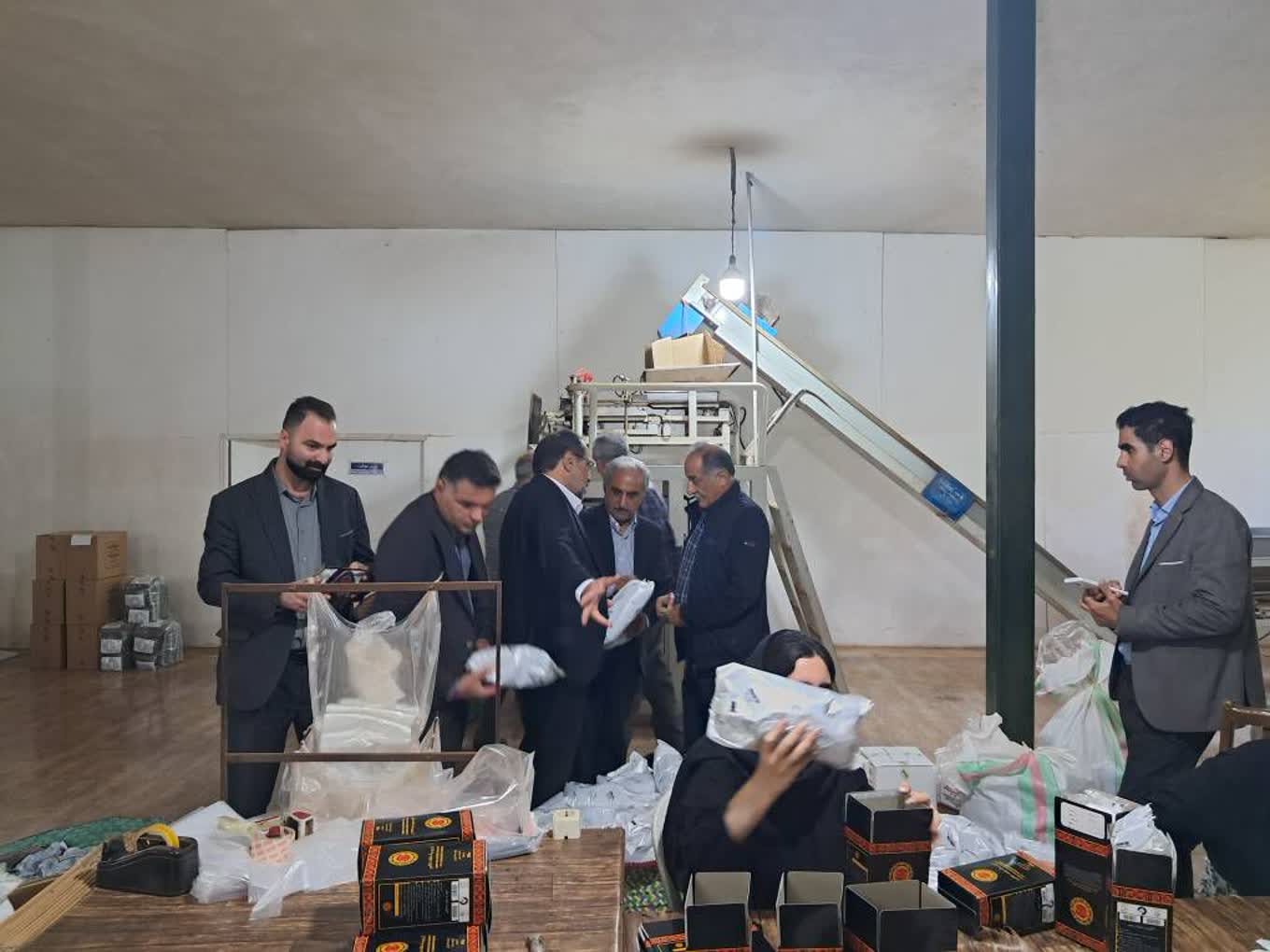 دیدار رئیس سازمان چای کشور با فرماندار شهرستان تنکابن و بازدید از کارخانجات چایسازی