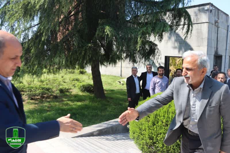 بازدید استاندار گیلان از موزه چای و ادای احترام به  مزار پدرچای ایران