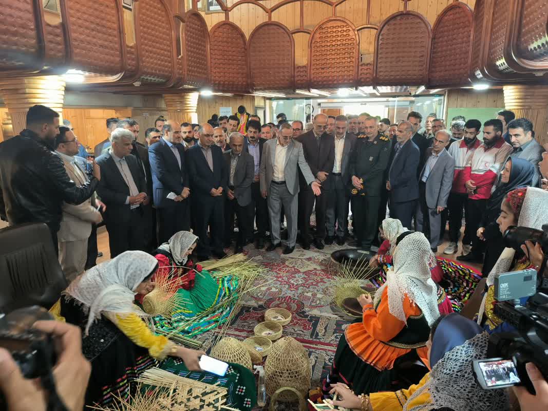 بازدید استاندار گیلان از موزه چای و ادای احترام به  مزار پدرچای ایران