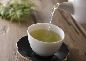   چای سبز به درمان کرونا کمک می کند