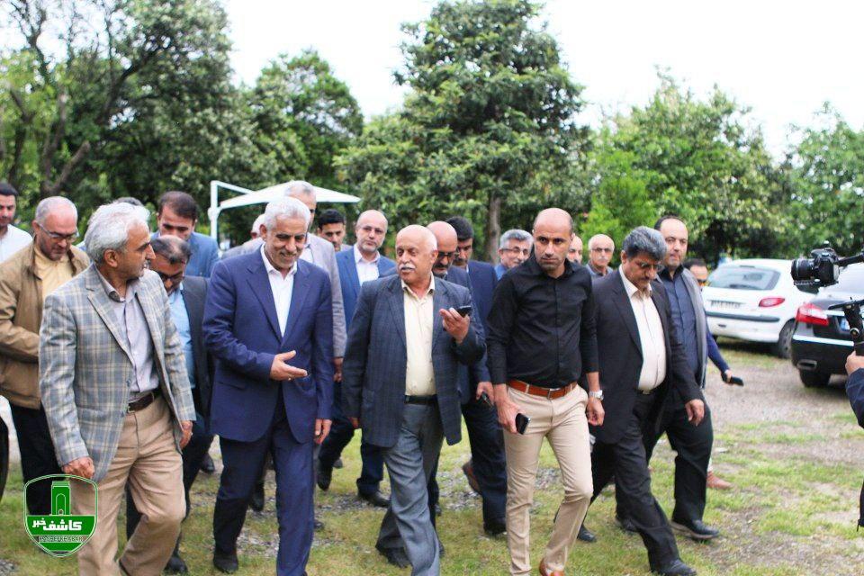 مراسم برداشت نمادین برگ سبر چای در شهرستانهای لاهیجان و لنگرود برگزار شد