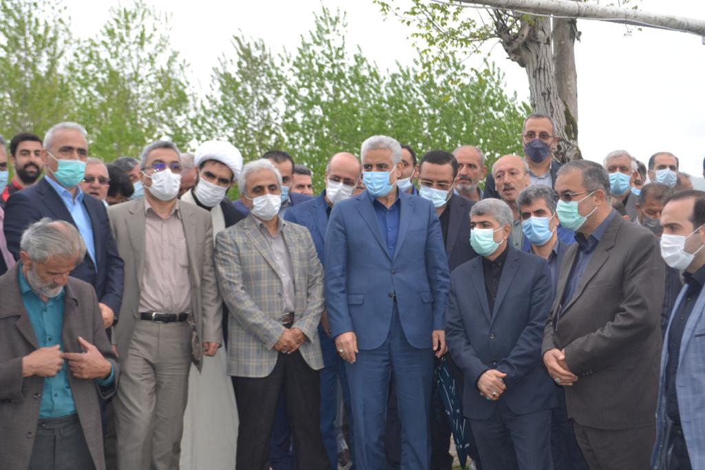 مراسم برداشت نمادین برگ سبز چای و خرید تضمینی سال1401 برگزار شد